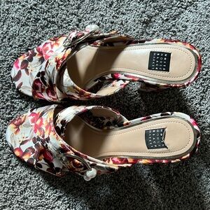 White House Black Market Size 7 Silvy Shoes - Impatiens Color Floral Satin Slide